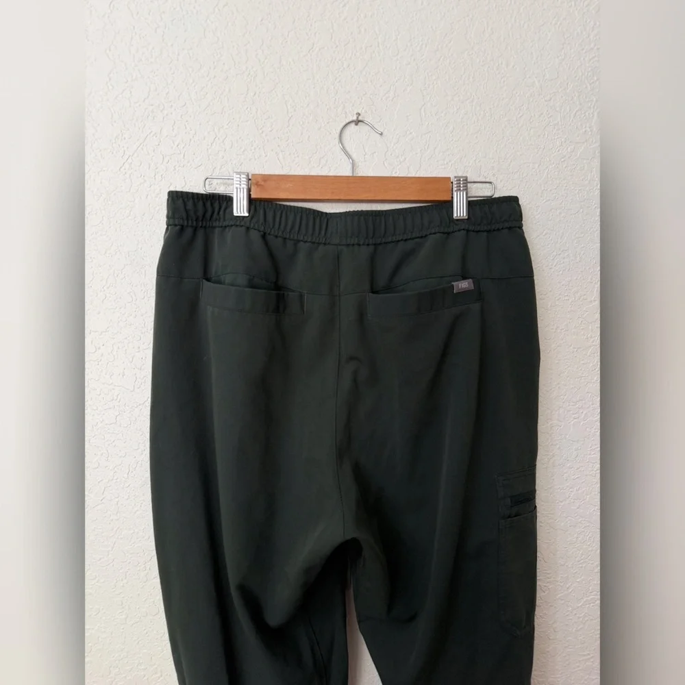 FIGS Men's Tansen Scrub Jogger Pants Size Large